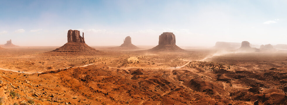 USA, Arizona, Panorama of Monument Valley