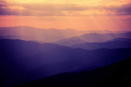 USA, Tennessee, Great Smoky MountainsÔøΩat misty dawn