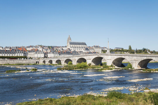 France, Centre-Val de Loire, Blois, Clear sky over Pont Jacques-Gabriel with city in background