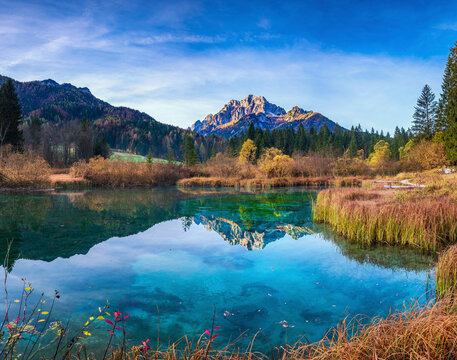 Slovenia,&Ocirc;&oslash;&Omega;Kranjska&Ocirc;&oslash;&Omega;Gora, Scenic view of mountains reflecting in Lake Zelenci