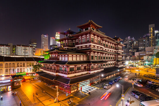 Buddha Tooth Relic Tempel at night, Singapore