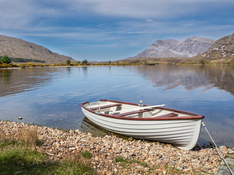 Great Britain, Scotland, Northwest Highlands, Achfary, mountain landscape with lake and boat