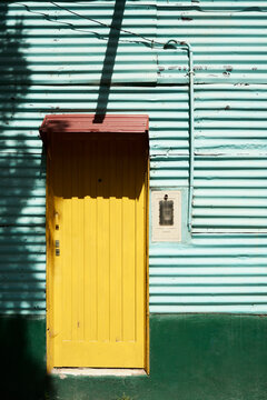 Argentina, Buenos Aires, La Boca, Colorful facade of house in green and yellow