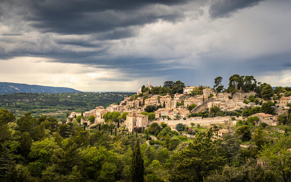 France, Provence, Cucuron, Bonnieux, View on historic town