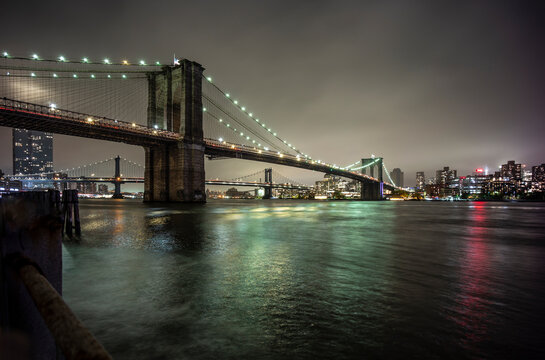 Fototapeta USA, New York, New York City,ÔøΩIlluminated Brooklyn Bridge at night