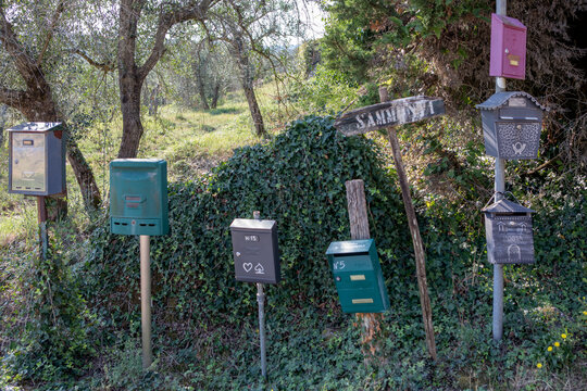 Italy, Tuscany, Monteriggioni, Casole d&Ocirc;&oslash;&Omega;Elsa, Mailboxes at the roadside