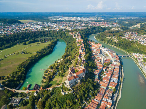 Germany, Bavaria, Burghausen, city view of old town and castle, Salzach river