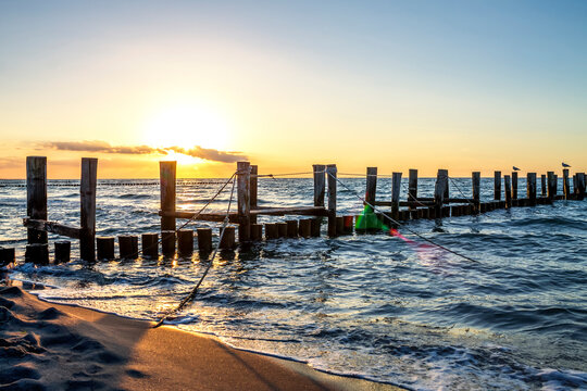 Germany, Mecklenburg-Western Pomerania, Zingst, groynes at sunset