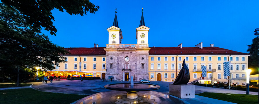 Germany, Bavaria,&Ocirc;&oslash;&Omega;Tegernsee, Facade of Tegernsee Castle at dusk