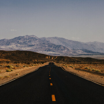 USA, Death Valley, Empty road through Death Valley National Park