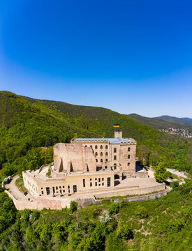 Germany, Rhineland-Palatinate,&Ocirc;&oslash;&Omega;Neustadt&Ocirc;&oslash;&Omega;an&Ocirc;&oslash;&Omega;der&Ocirc;&oslash;&Omega;Weinstrasse, Helicopter view of&Ocirc;&oslash;&Omega;Hambach&Ocirc;&oslash;&Omega;Castle in summer
