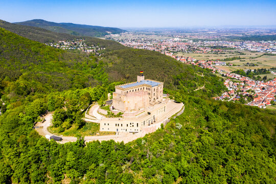 Germany, Rhineland-Palatinate,&Ocirc;&oslash;&Omega;Neustadt&Ocirc;&oslash;&Omega;an&Ocirc;&oslash;&Omega;der&Ocirc;&oslash;&Omega;Weinstrasse, Helicopter view of&Ocirc;&oslash;&Omega;Hambach&Ocirc;&oslash;&Omega;Castle in summer