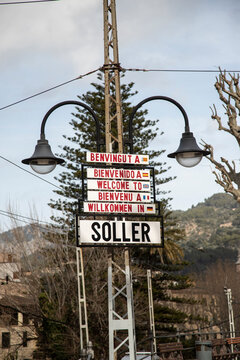 Spain, Mallorca, Soller, welcome signs at train station