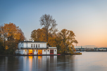 Germany, Hamburg, Outer Alster Lake, rowing clubhouse in autumn