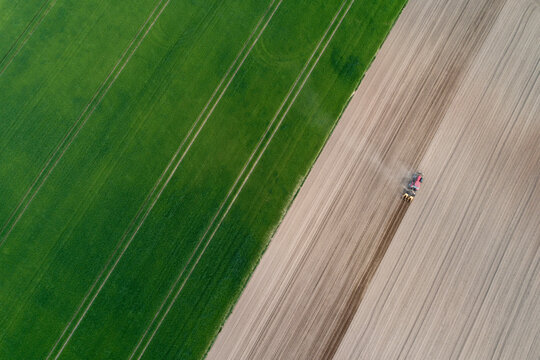 Aerial view of tractor in agricultural field, Franconia, Bavaria, Germany
