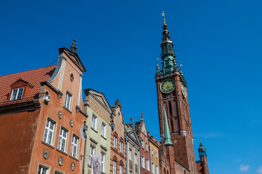 Poland, Gdansk, Hanseatic league houses with the town hall  in the pedestrian zone