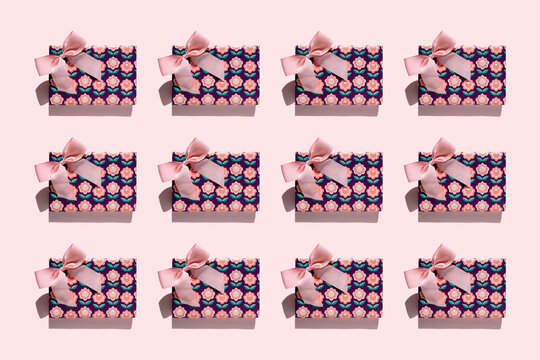 Pattern of rows of wrapped gifts