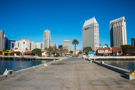 USA, California, San Diego, Tuna harbor dockside market