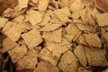 Fried tempeh in a container made of bamboo