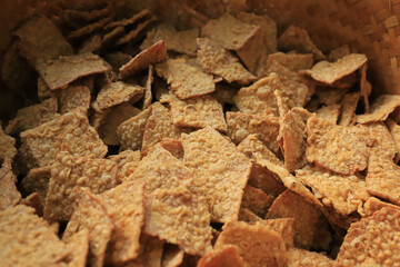 Fried tempeh in a container made of bamboo