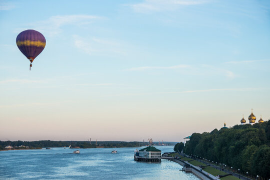 Hot air balloning above the Volga River in the Unesco world heritage site Yaroslavl, Golden ring, Russia