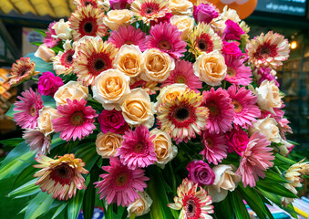 Chrysanthemums and roses are artistically decorated as gifts, congratulations, birthdays, weddings,...