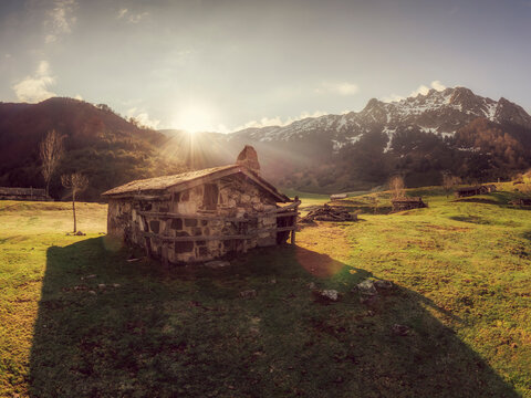 Spain, Asturia, Cantabrian Mountains, Refugio de Branagallones mountain hut
