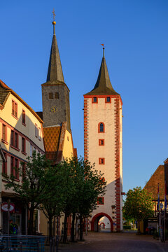 Germany, Karlstadt, Main road with hospital church and upper gate tower, cat tower