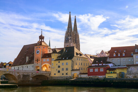 Germany, Bavaria, Regensburg, Old town, Salzstadel, Stone Bridge, Bruck Gate and Regensburg Cathedral, Danube river