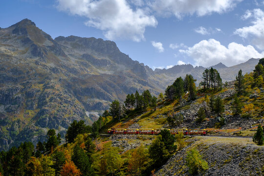 France, Pyrenees-Atlantiques, Laruns,&Ocirc;&oslash;&Omega;Petit train dArtouste railway in Ossau Valley