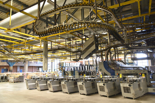 Machines for transport and sorting plant in a printing shop