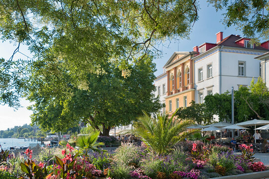 Germany, Baden-Wurttemberg, Promenade and restaurant by Lake Uberlingen - lower part of Lake Constance
