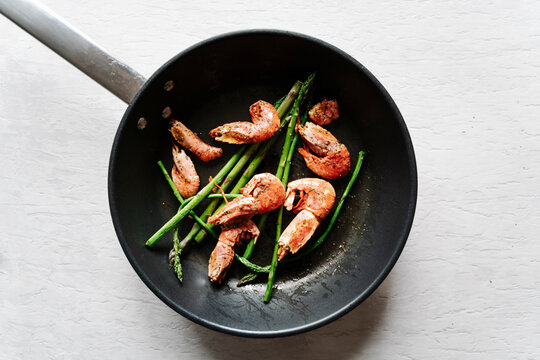 Overhead View Of Grilled Prawns And Asparagus On Frying Pan