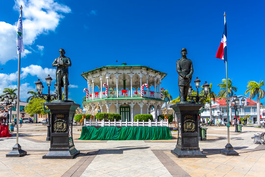 Dominican Republic, Puerto Plata, Independence Square, Sculptures of Juan Pablo Duarte and General Gregorio Luperon (r.)
