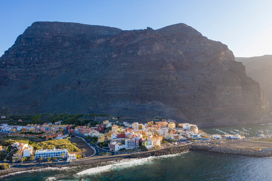 Spain, Canary Islands, La Gomera, Valle Gran Rey, Vueltas, Aerial view of coastal town and mountain