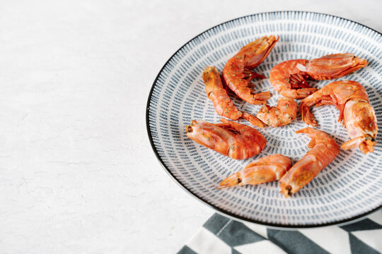 Grilled prawns in bowl
