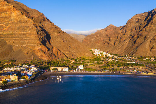 Spain, Santa Cruz de Tenerife, Valle Gran Rey, Aerial view of coastal town on La Gomera island