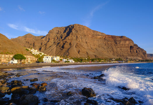 Spain, Santa Cruz&Ocirc;&oslash;&Omega;de&Ocirc;&oslash;&Omega;Tenerife,&Ocirc;&oslash;&Omega;Valle&Ocirc;&oslash;&Omega;Gran Rey, Coastal town on La&Ocirc;&oslash;&Omega;Gomera&Ocirc;&oslash;&Omega;island
