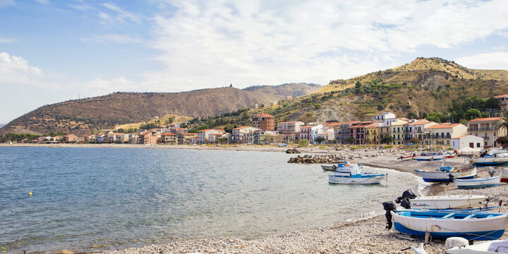 Italy, Sicily, Castel di Tusa, beach and harbor