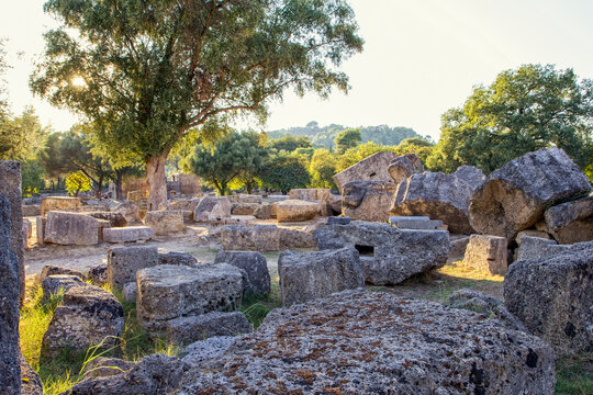 Greece,&Ocirc;&oslash;&Omega;Olympia, Ruins of ancient Temple of Zeus at sunset