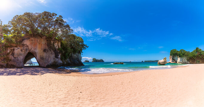 New Zealand, Cathedral Cove arch and sandy coastal beach in Te Whanganui-A-Hei Marine Reserve