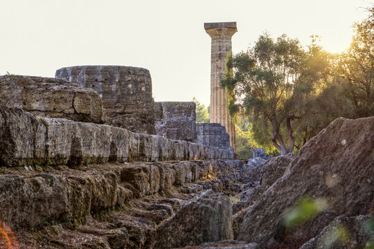 Greece,&Ocirc;&oslash;&Omega;Olympia, Ruins of ancient Temple of Zeus at sunset