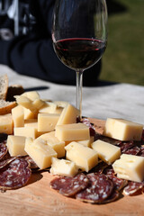 vino formaggio e salumi rustici 
