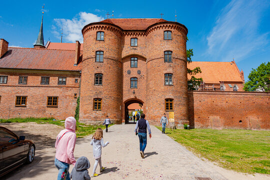 frombork zamek katedra muzeum cegła kopernik lato warmia mazury