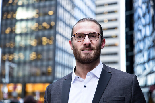 Portrait of bearded young businessman, New York City, USA