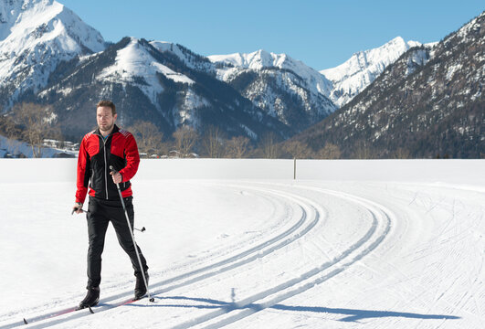 Austria, Tyrol, Achensee, man doing cross country skiing