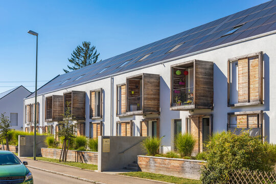 Germany, Bavaria, Neu&Ocirc;&oslash;&Omega;Ulm, energy efficient house