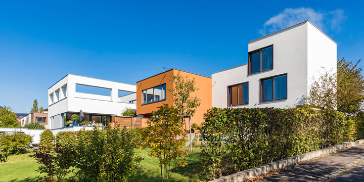 Germany, Thuringia, Weimar, Residential area Neues Bauen am Horn, Modern houses