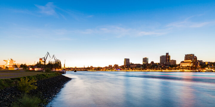 Germany, Hamburg, St. pauli and Landing Stages