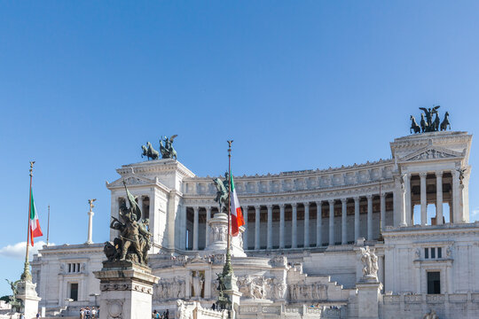 Italy, Rome, Clear sky over&Ocirc;&oslash;&Omega;Victor Emmanuel II Monument